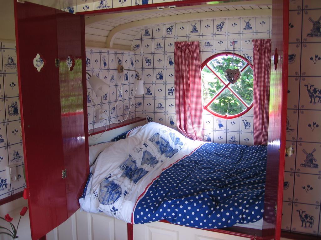 Bed and Breakfast Pipowagen Camping Puur Genieten Someren Номер фото